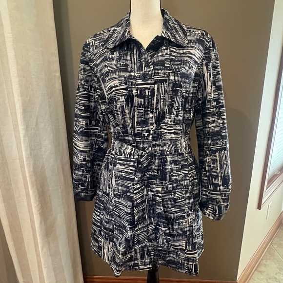 Coldwater Creek Jackets & Blazers - Coldwater Creek Women's Abstract trench raincoat, Blue & Cream, Size Medium